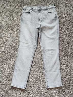 Old Navy Women's Light Gray Straight Leg Jeans